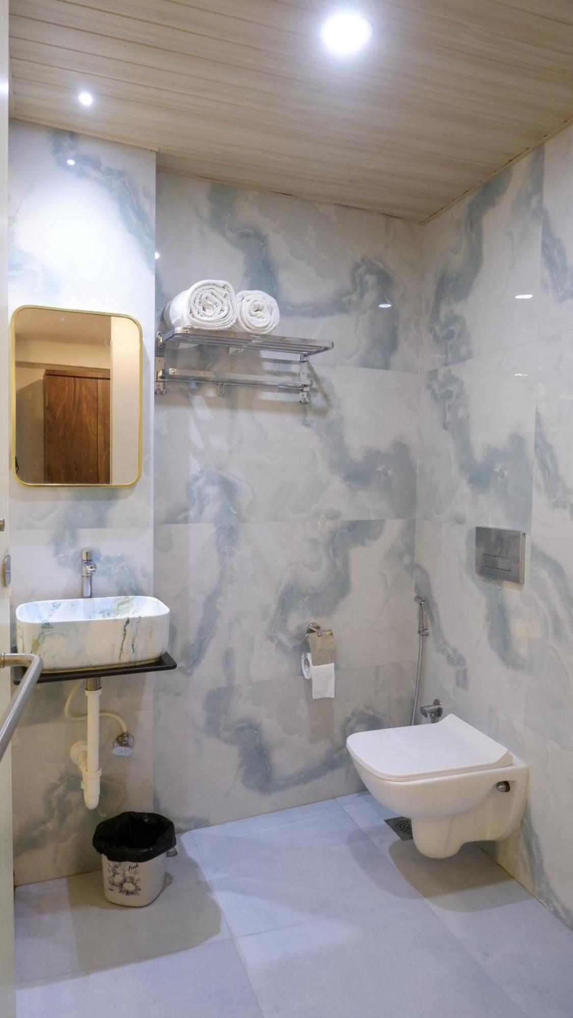 Hotel Naivedhya By Kwality Inn Thane Bagian luar foto